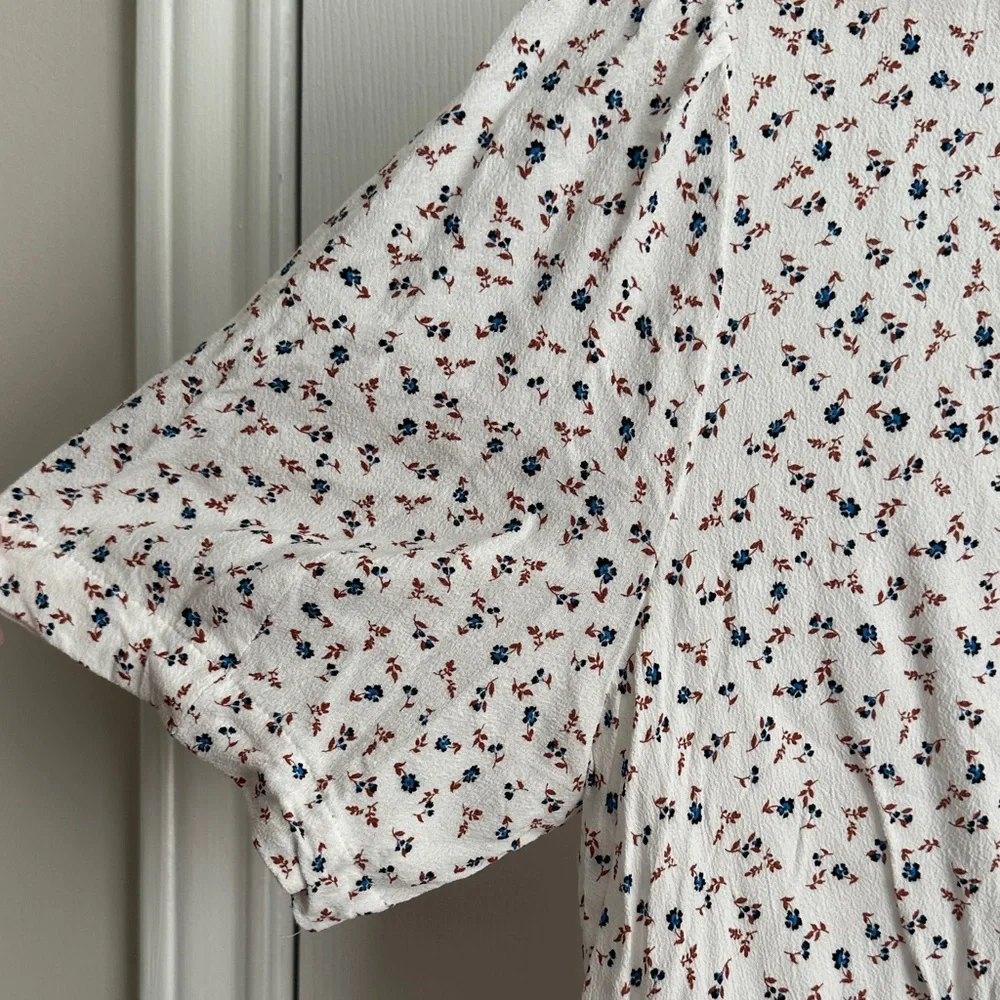 Ann Taylor White Floral V-Neck Blouse - Picture 2 of 4